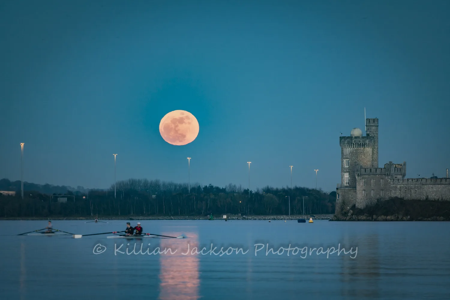 Rowing while the Moon Rises